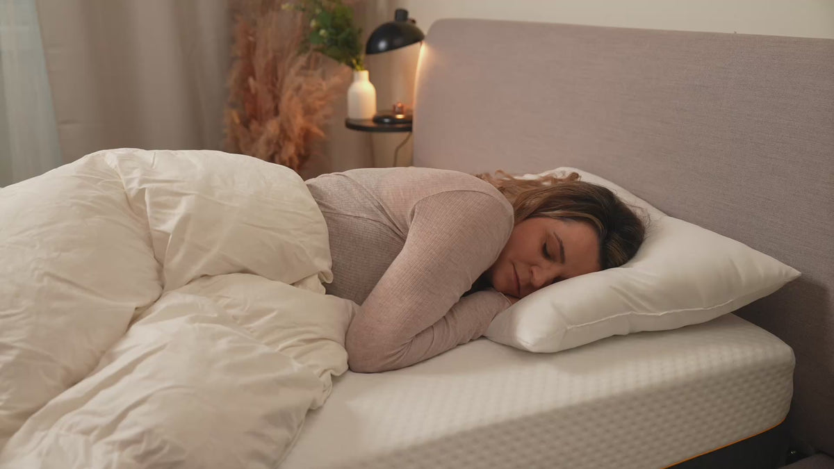 Load video: Brightr® Nox Vegan Down Alternative pillow 40x80cm